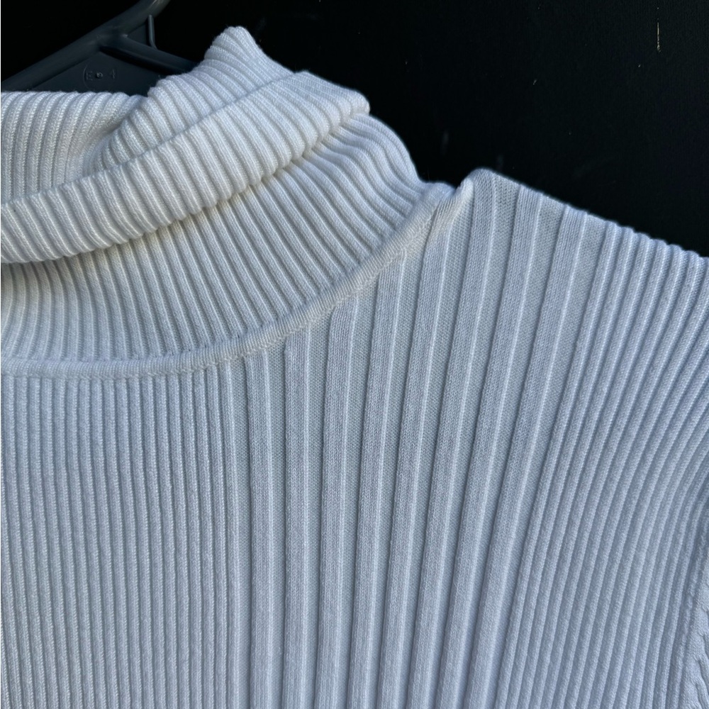 White turtleneck sweater - Picture 4 of 4